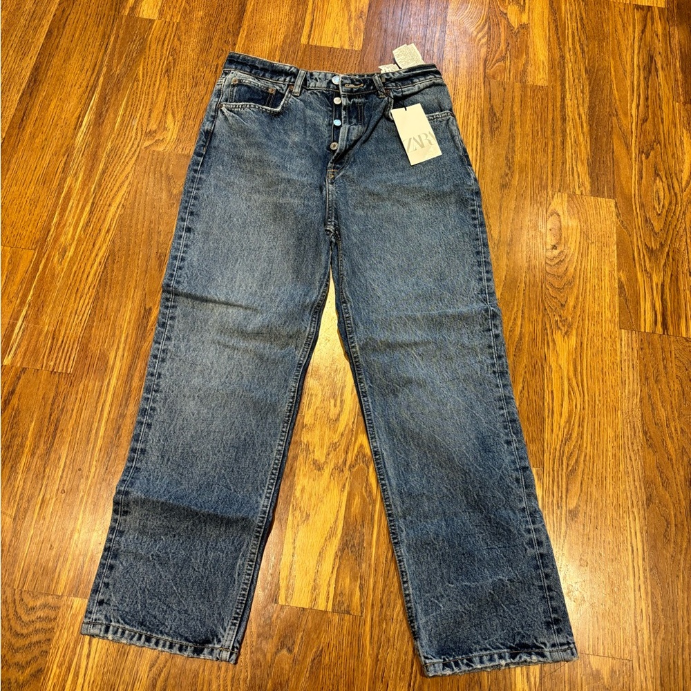 Zara High Rise Ankle Length blue jeans.